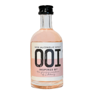 Geniet van het subtiele karakter van OOI non alcoholic spirit, een alcoholvrije aperitief met een vleugje Jonagold appel.